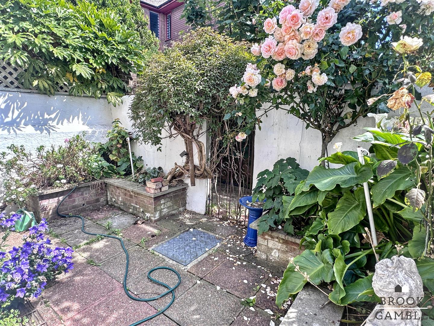 4 Bedroom House - Terraced. Willowfield Square in Eastbourne,  23